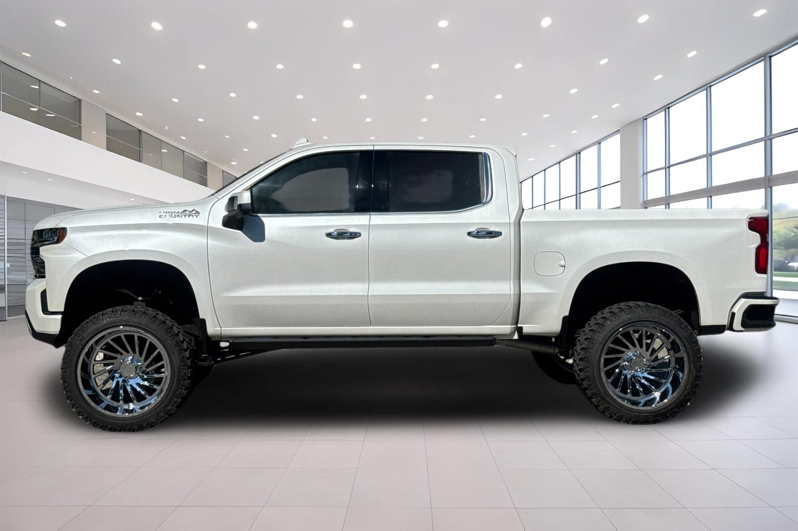Used 2021 Chevrolet Silverado 1500 High Country w/ Technology Package AWD/4WD image 7