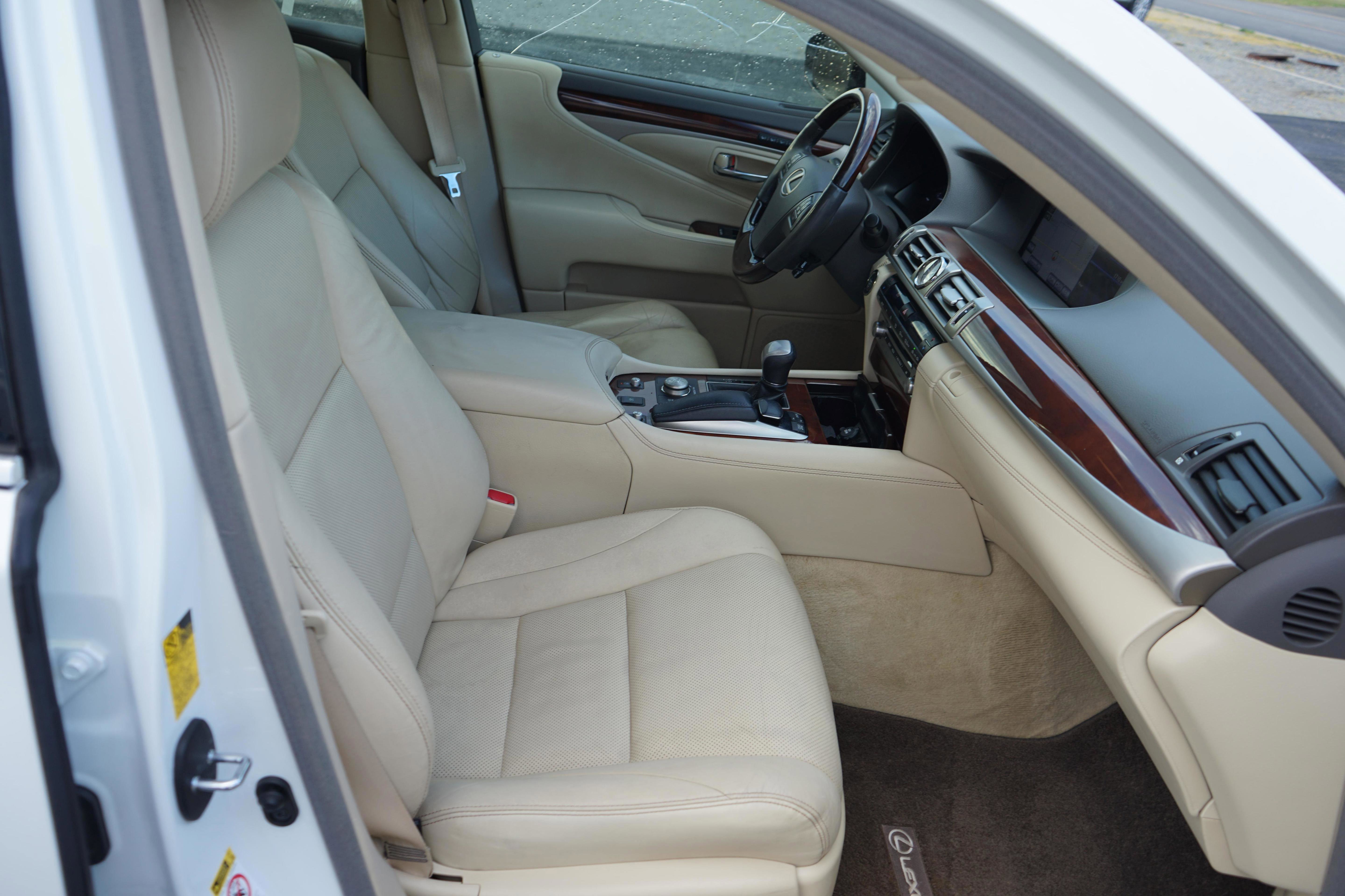 Used 2014 Lexus LS 460 w/ Comfort Package image 24