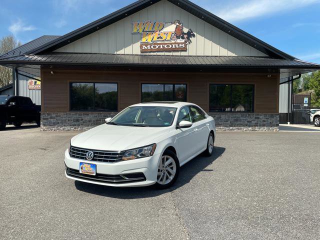 Used 2018 Volkswagen Passat 2.0T SE FWD image 1
