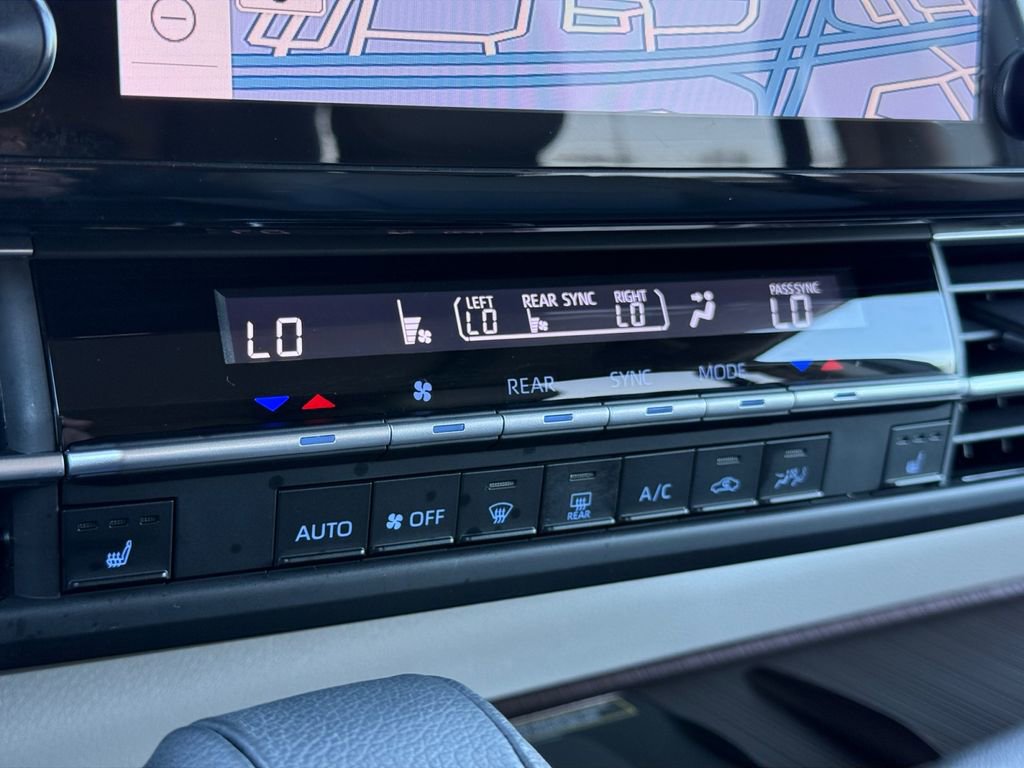 Used 2023 Toyota Sienna XLE w/ XLE Plus Package image 17