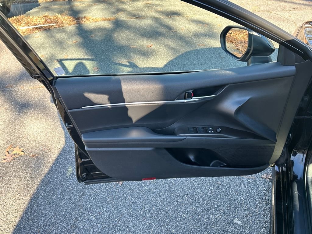 Used 2024 Toyota Camry SE image 12