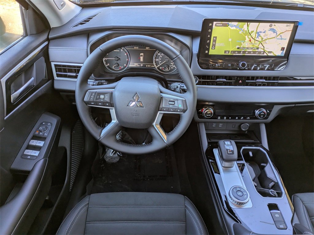 New 2025 Mitsubishi Outlander SE image 17