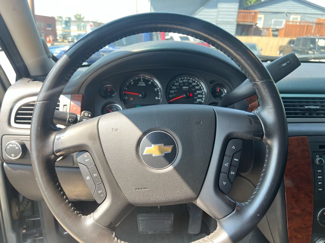 Used 2008 Chevrolet Avalanche LTZ w/ LTZ Preferred Equipment Group AWD/4WD image 13