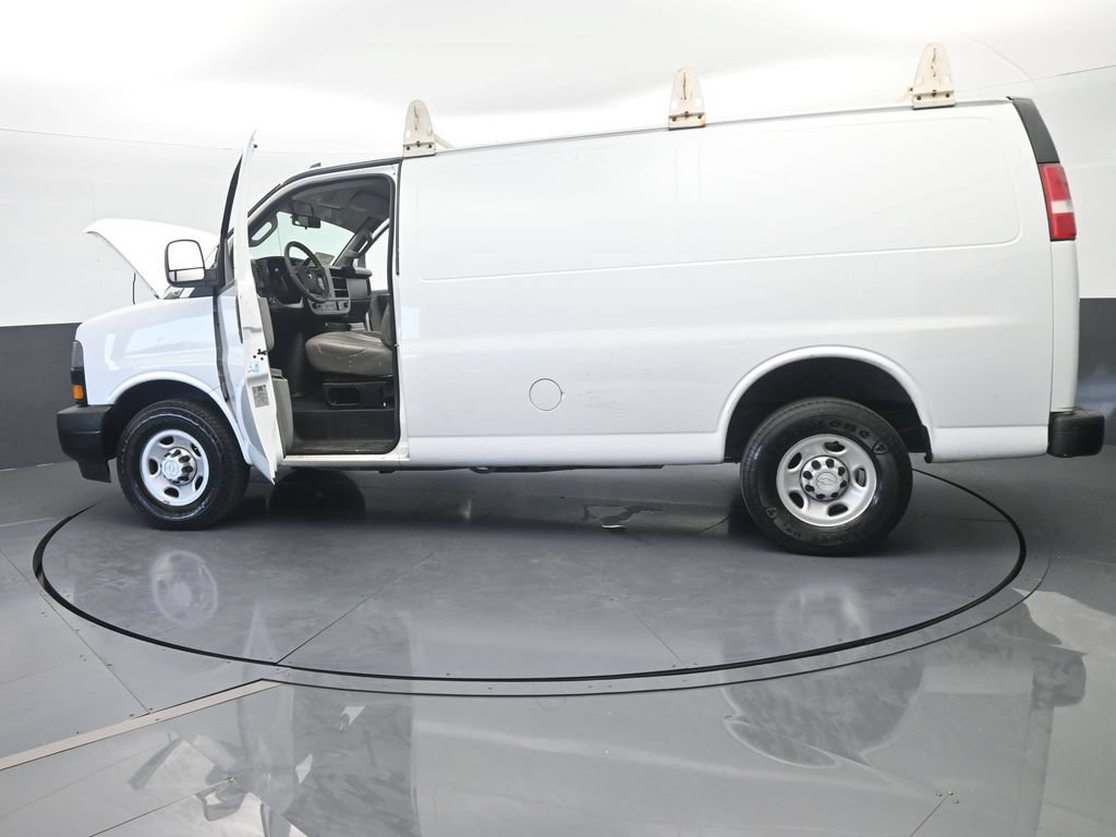 Used 2018 Chevrolet Express 2500 RWD image 55