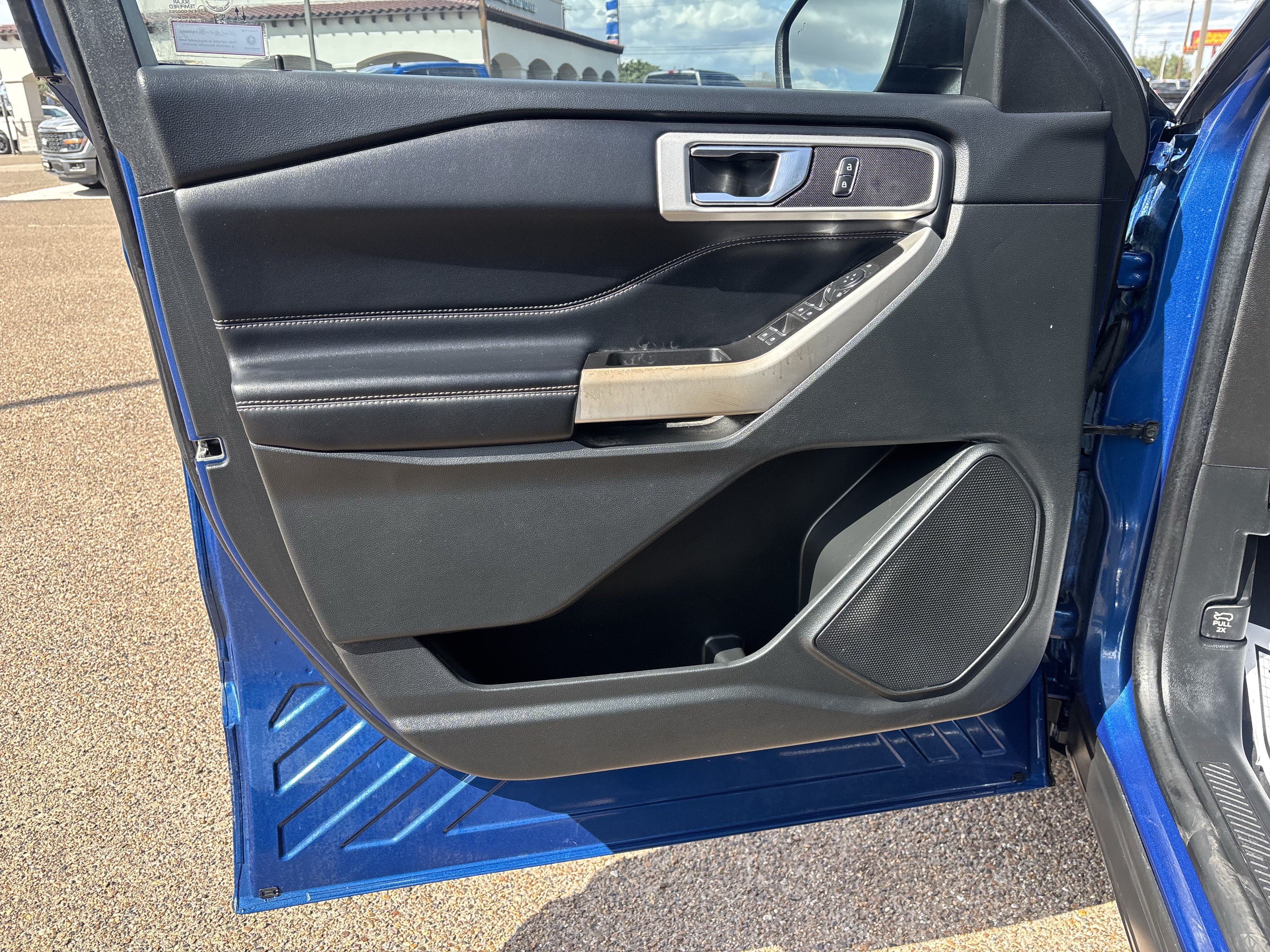 Certified 2022 Ford Explorer XLT RWD image 9