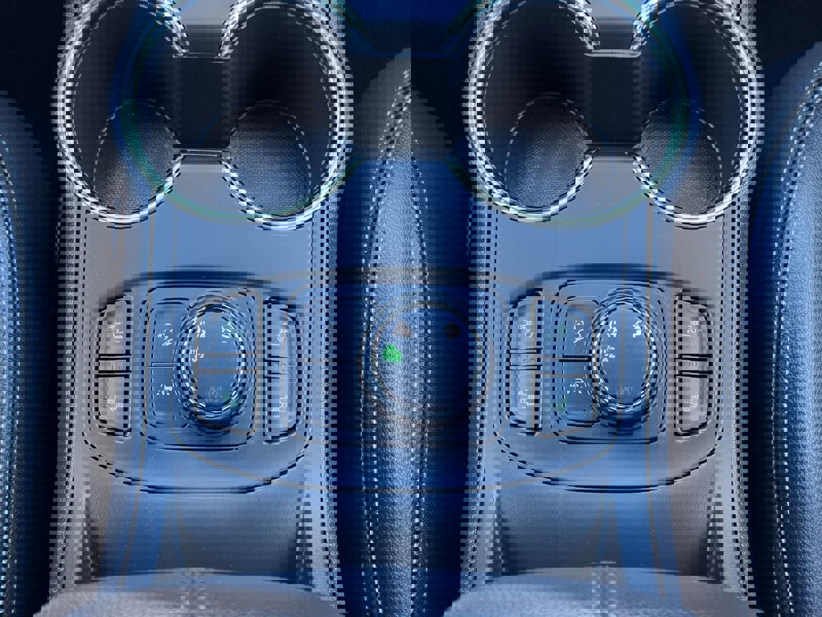 Used 2024 GMC Terrain SLT w/ Infotainment Package II image 12