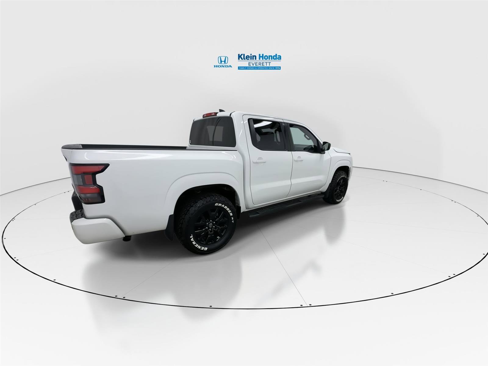Used 2023 Nissan Frontier SV w/ Midnight Edition Package AWD/4WD image 2
