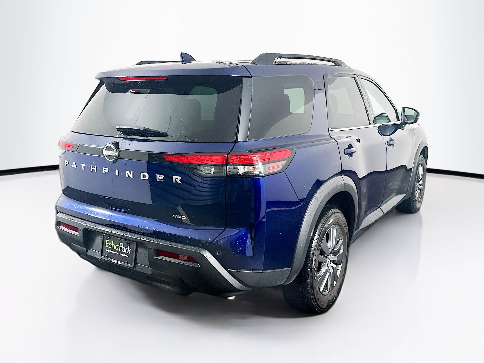 Used 2025 Nissan Pathfinder SV AWD/4WD image 9