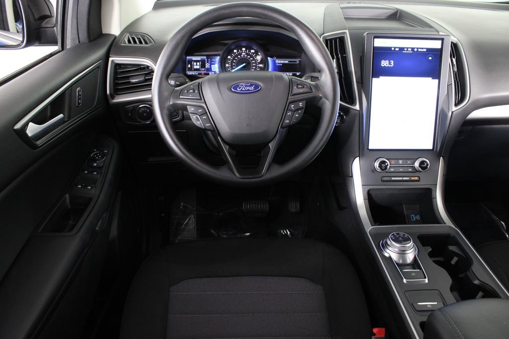 Used 2024 Ford Edge SE w/ Black Appearance Package image 6