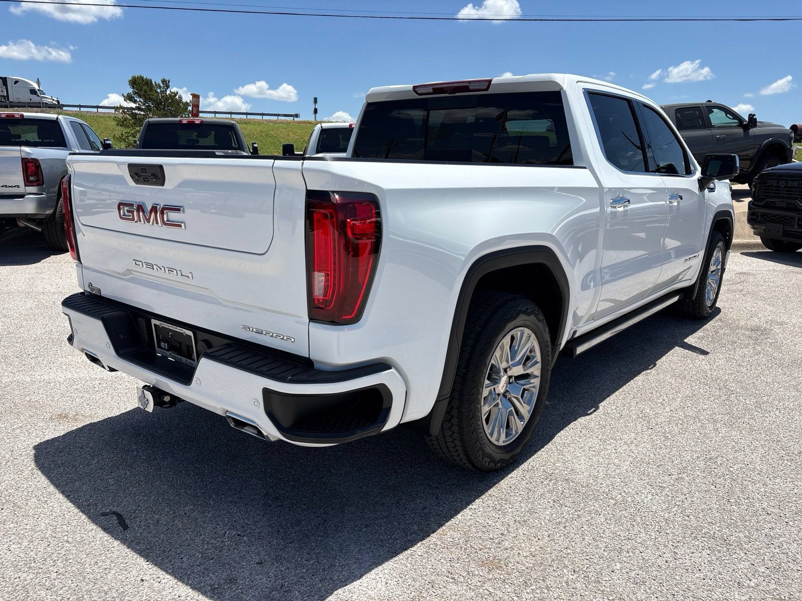 Used 2022 GMC Sierra 1500 Denali AWD/4WD image 6