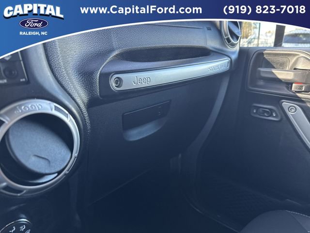 Used 2018 Jeep Wrangler Sahara w/ Dual Top Group image 25