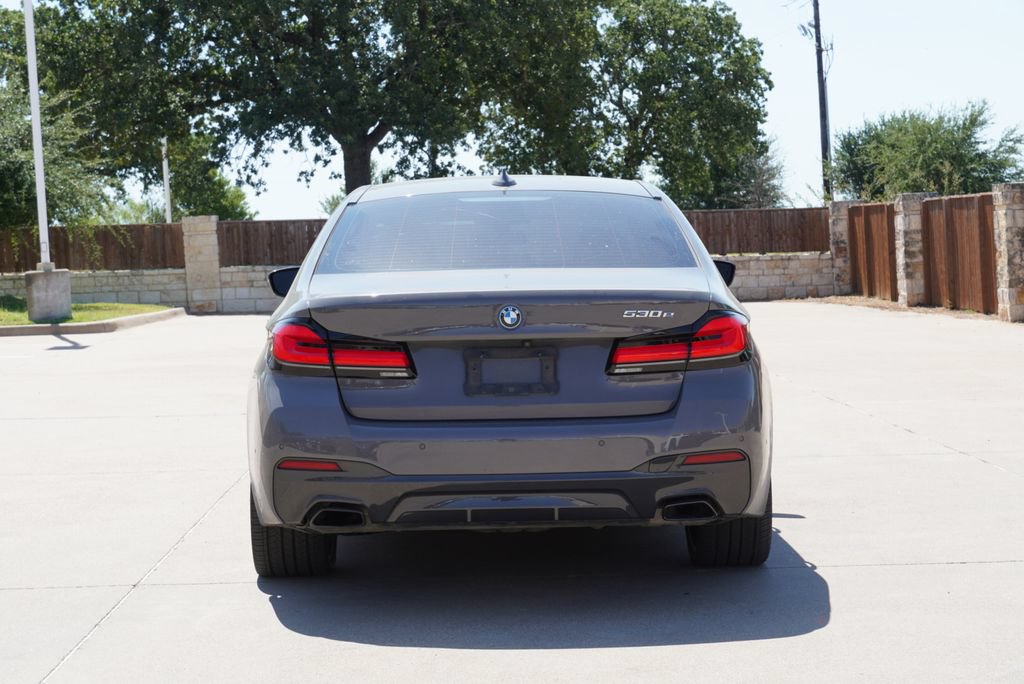 Used 2022 BMW 530e w/ Premium Package RWD image 8