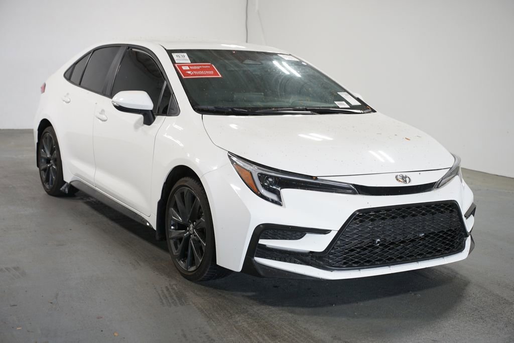 Used 2024 Toyota Corolla SE image 3