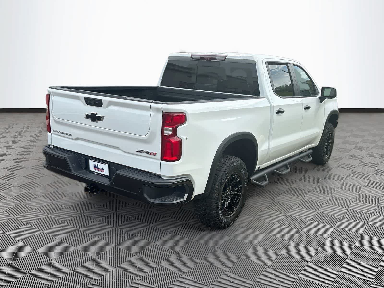 Used 2023 Chevrolet Silverado 1500 ZR2 w/ Technology Package AWD/4WD image 5