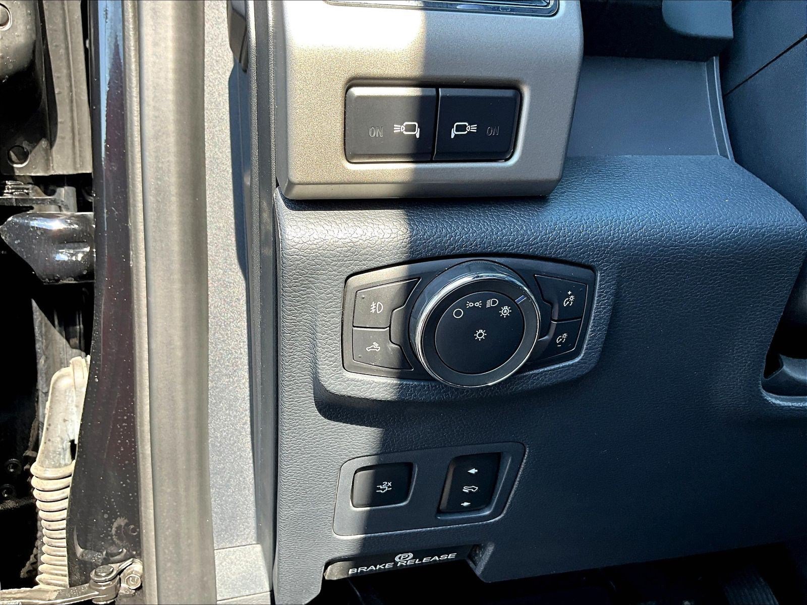 Used 2022 Ford F250 Lariat w/ Black Appearance Pkg AWD/4WD image 40