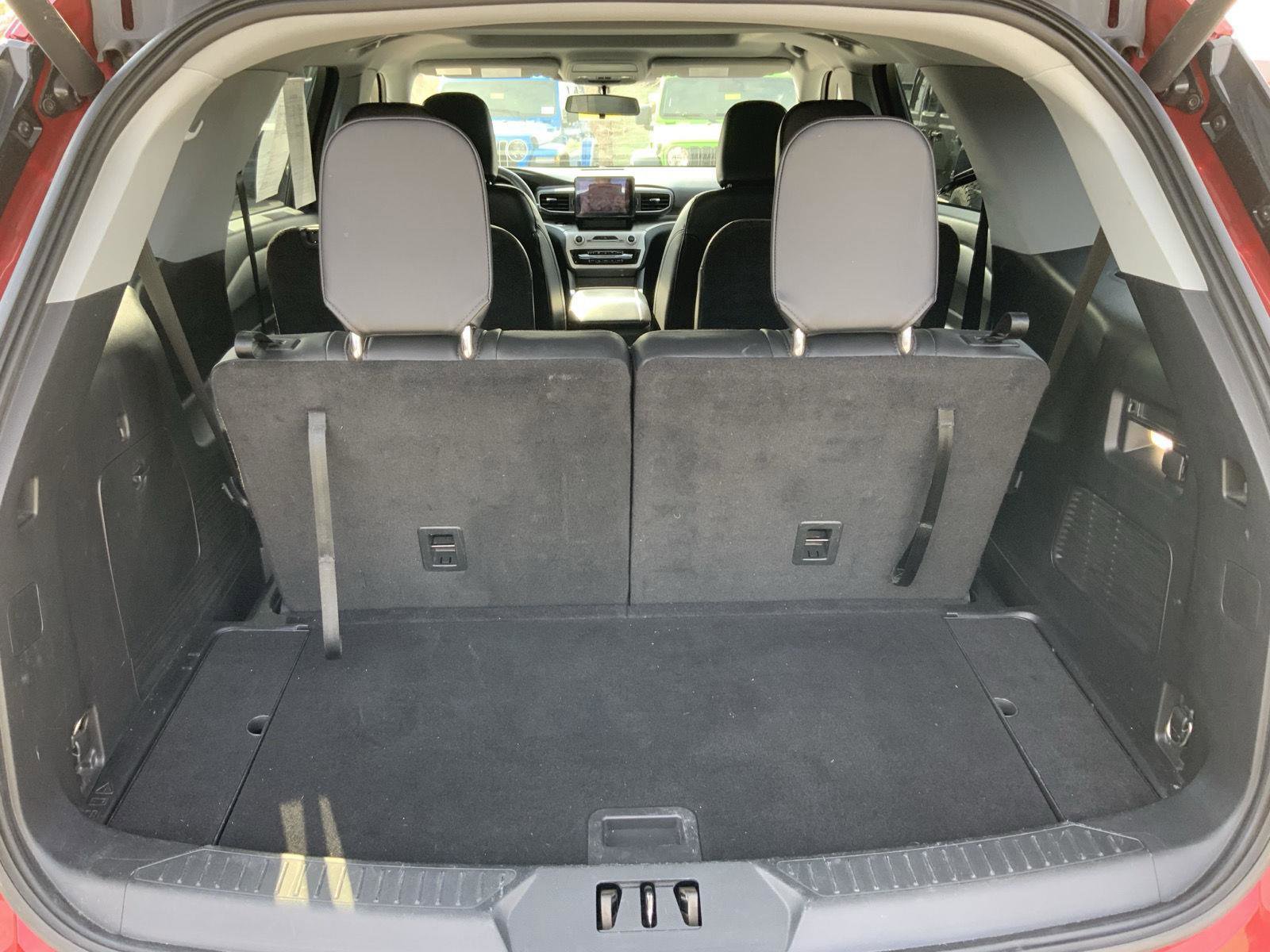 Used 2022 Ford Explorer XLT w/ Equipment Group 202A image 11