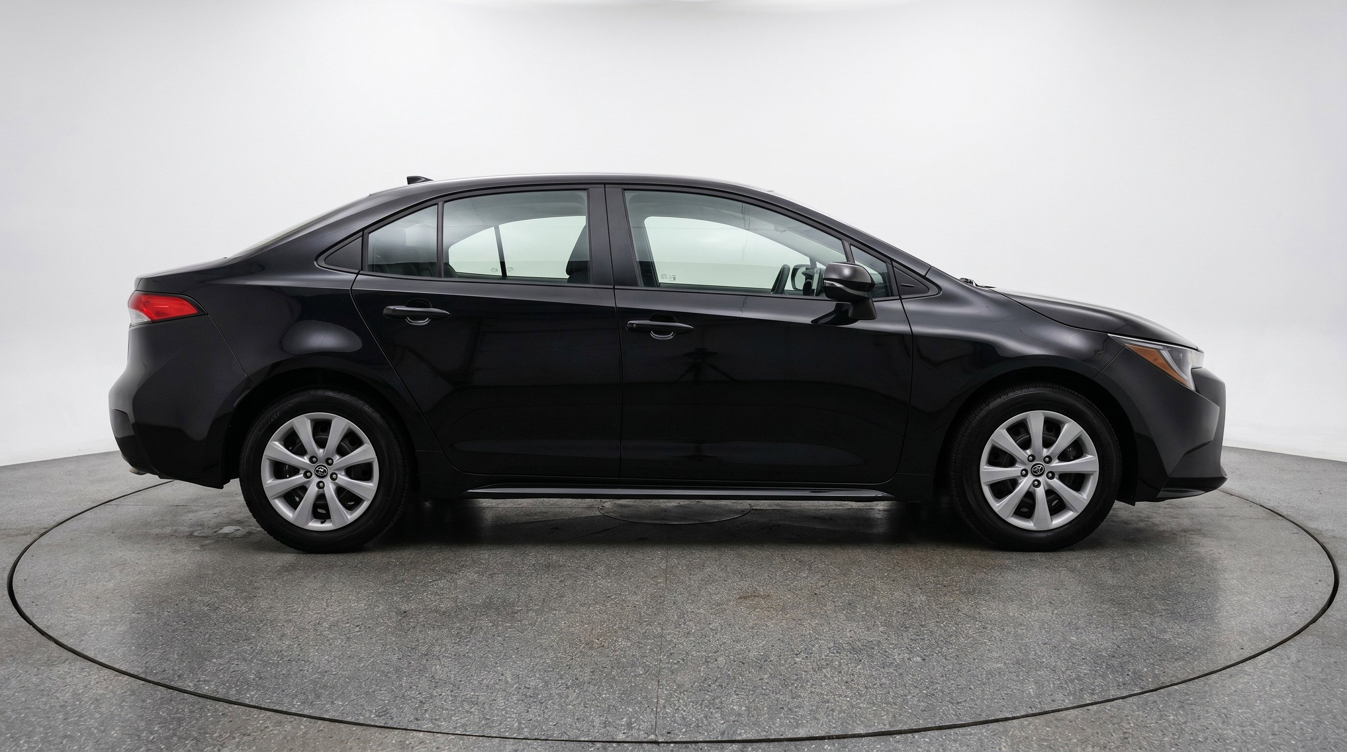 Used 2025 Toyota Corolla LE FWD image 11