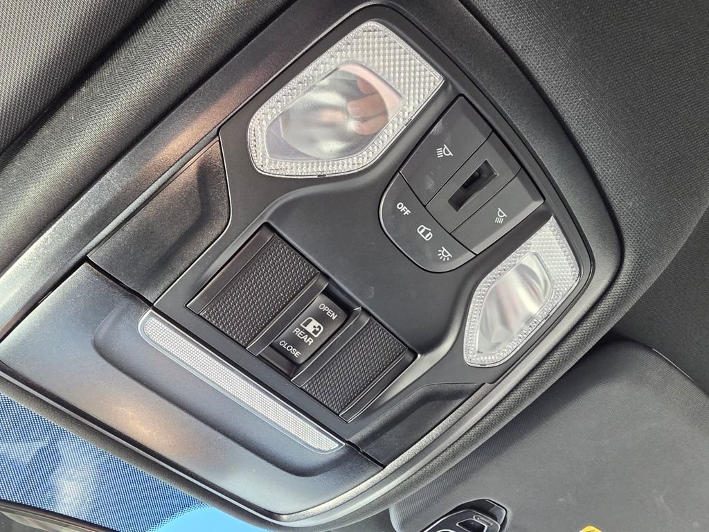 Used 2024 RAM 2500 Tradesman w/ Chrome Appearance Group image 21