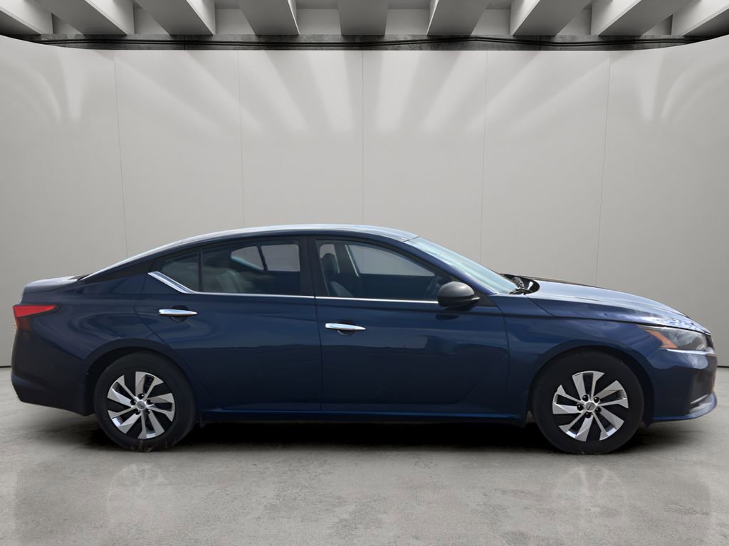 Used 2024 Nissan Altima 2.5 S image 6