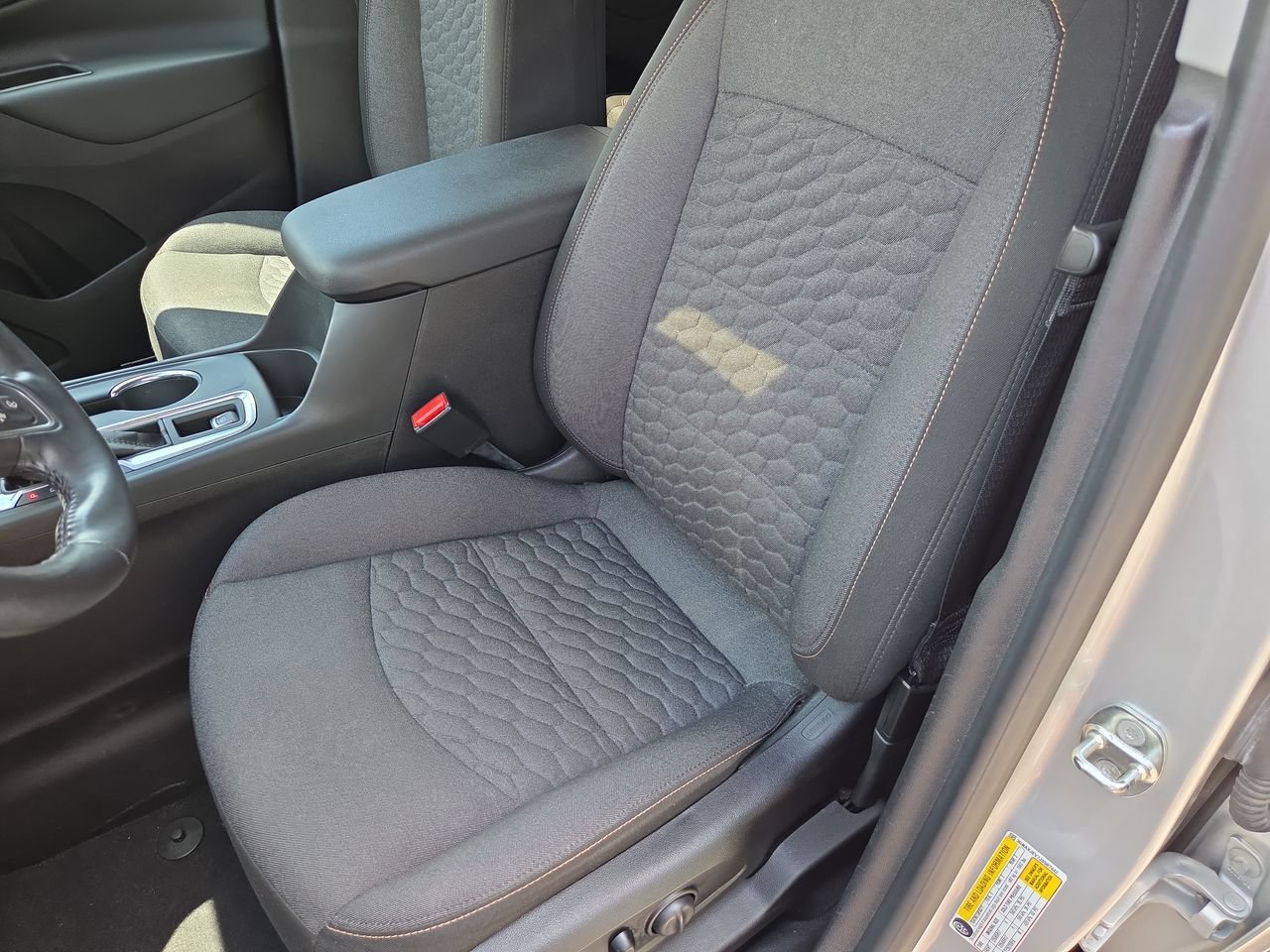 Used 2018 Chevrolet Equinox LT FWD image 15