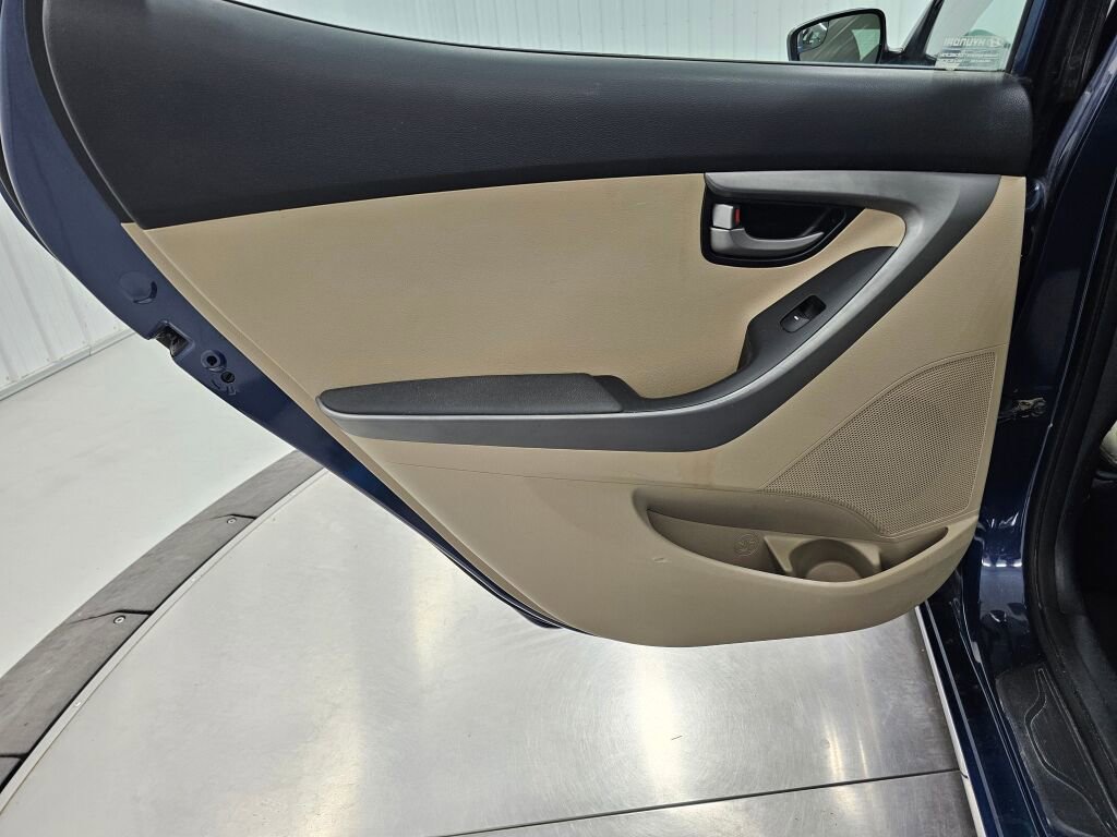 Used 2015 Hyundai Elantra SE FWD image 27