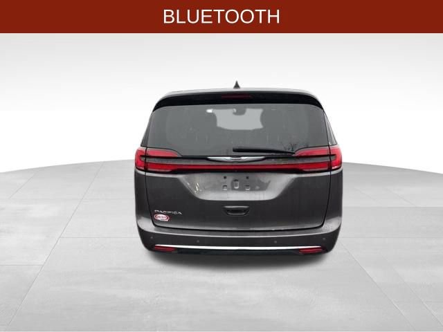 Used 2023 Chrysler Pacifica Touring-L image 6