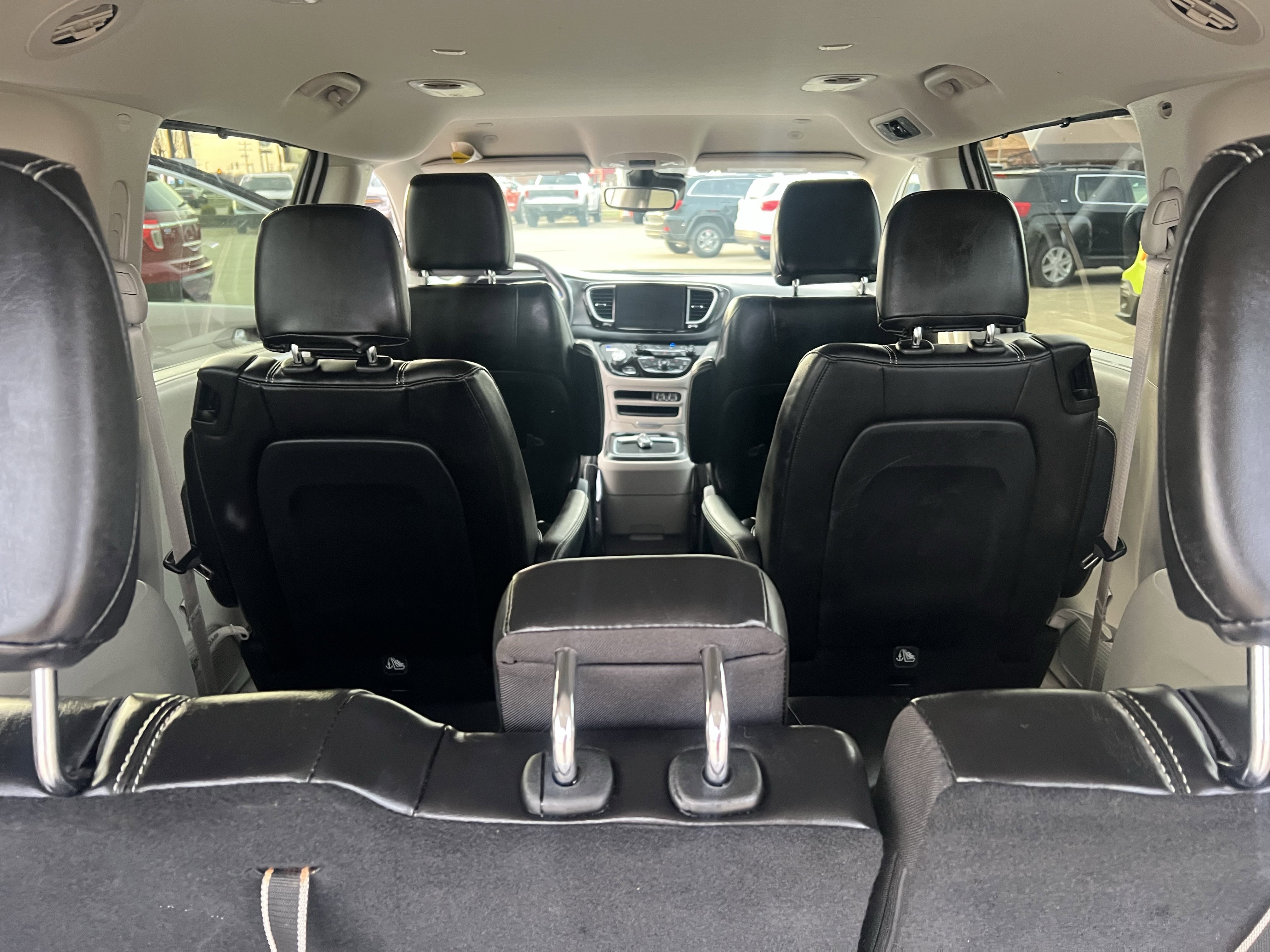 Used 2024 Chrysler Pacifica Touring-L image 23