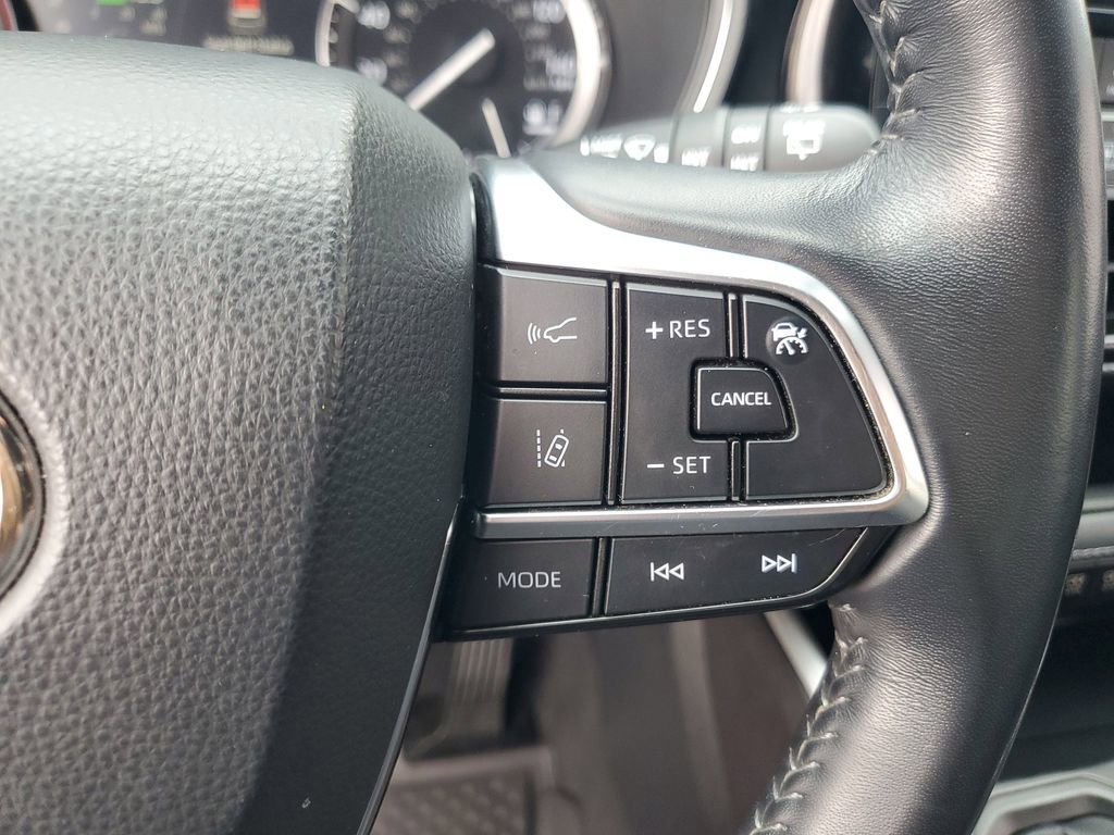 Used 2021 Toyota Highlander XSE image 27