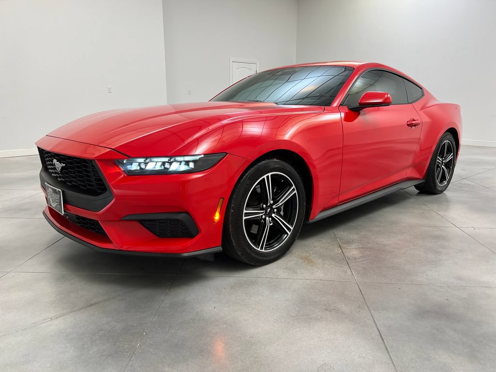 Used 2025 Ford Mustang Coupe RWD image 4