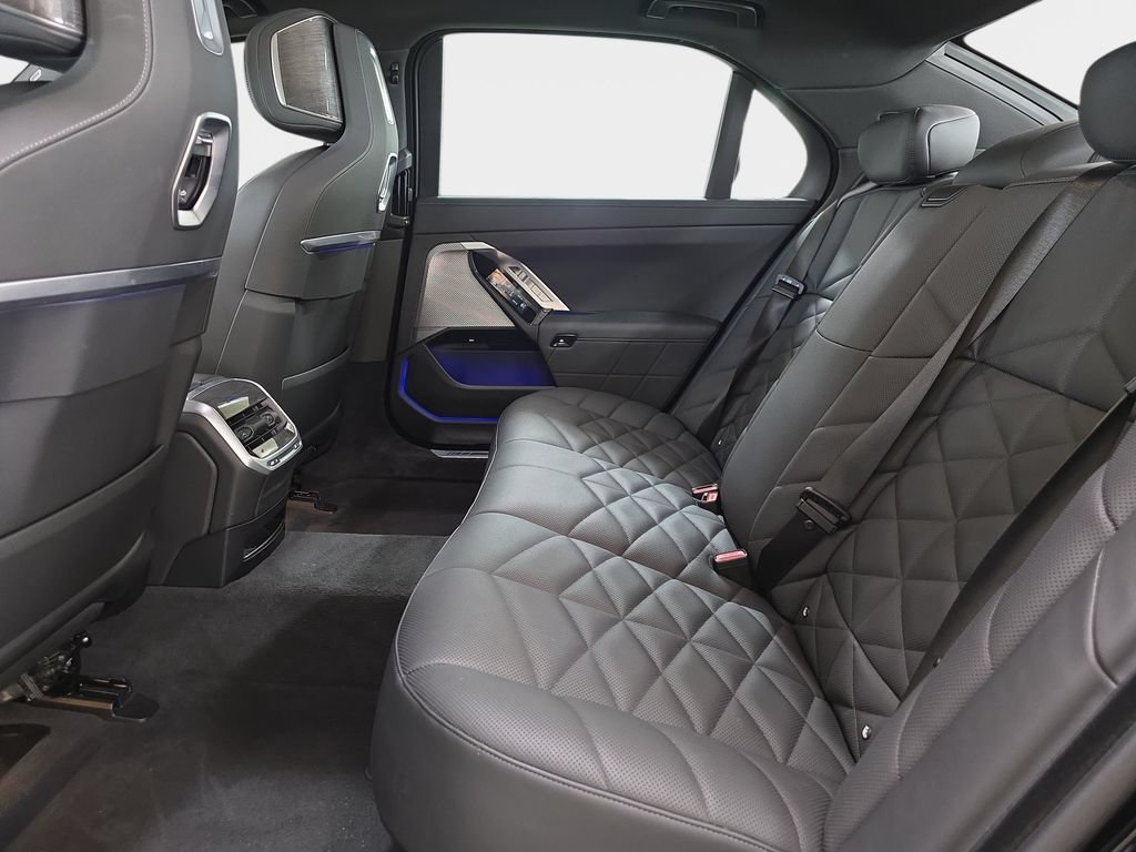 Used 2024 BMW 740i w/ Premium Package 2 RWD image 12