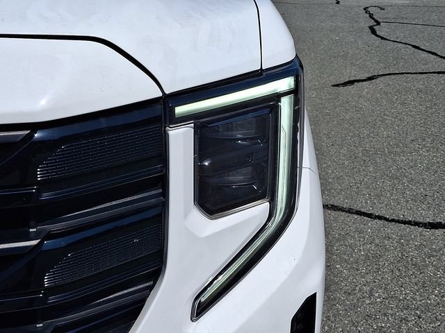 Used 2024 GMC Sierra 1500 Elevation w/ Elevation Premium Package AWD/4WD image 9