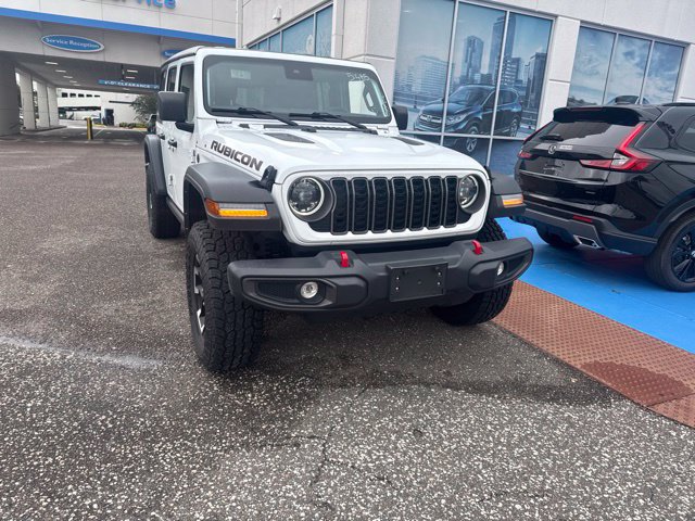 Used 2025 Jeep Wrangler Unlimited Rubicon AWD/4WD image 3