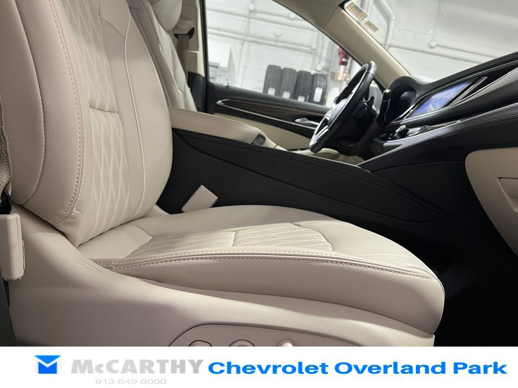 Used 2022 Buick Enclave Avenir w/ Avenir Technology Package AWD/4WD image 36