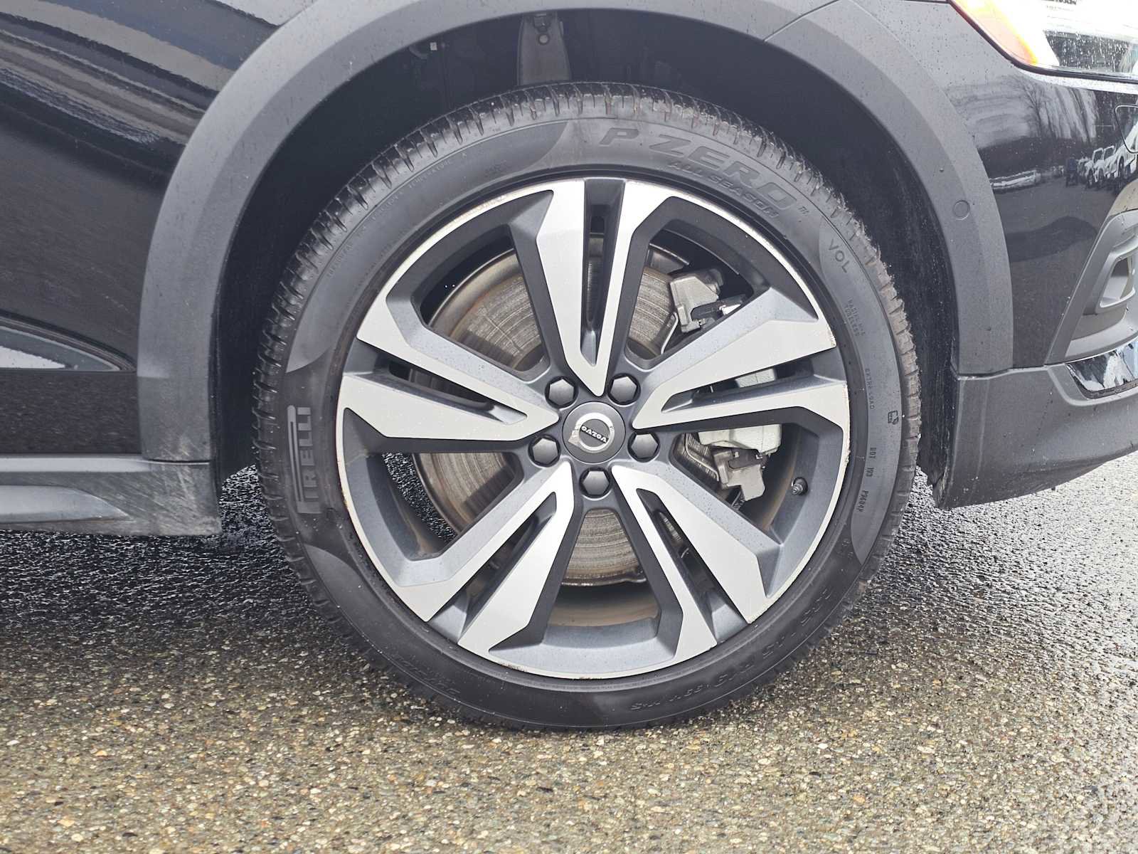 Certified 2025 Volvo V60 B5 Cross Country Plus AWD/4WD image 10