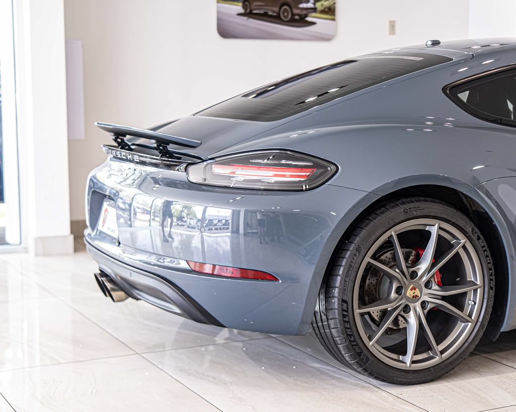 Used 2018 Porsche 718 Cayman S RWD image 13