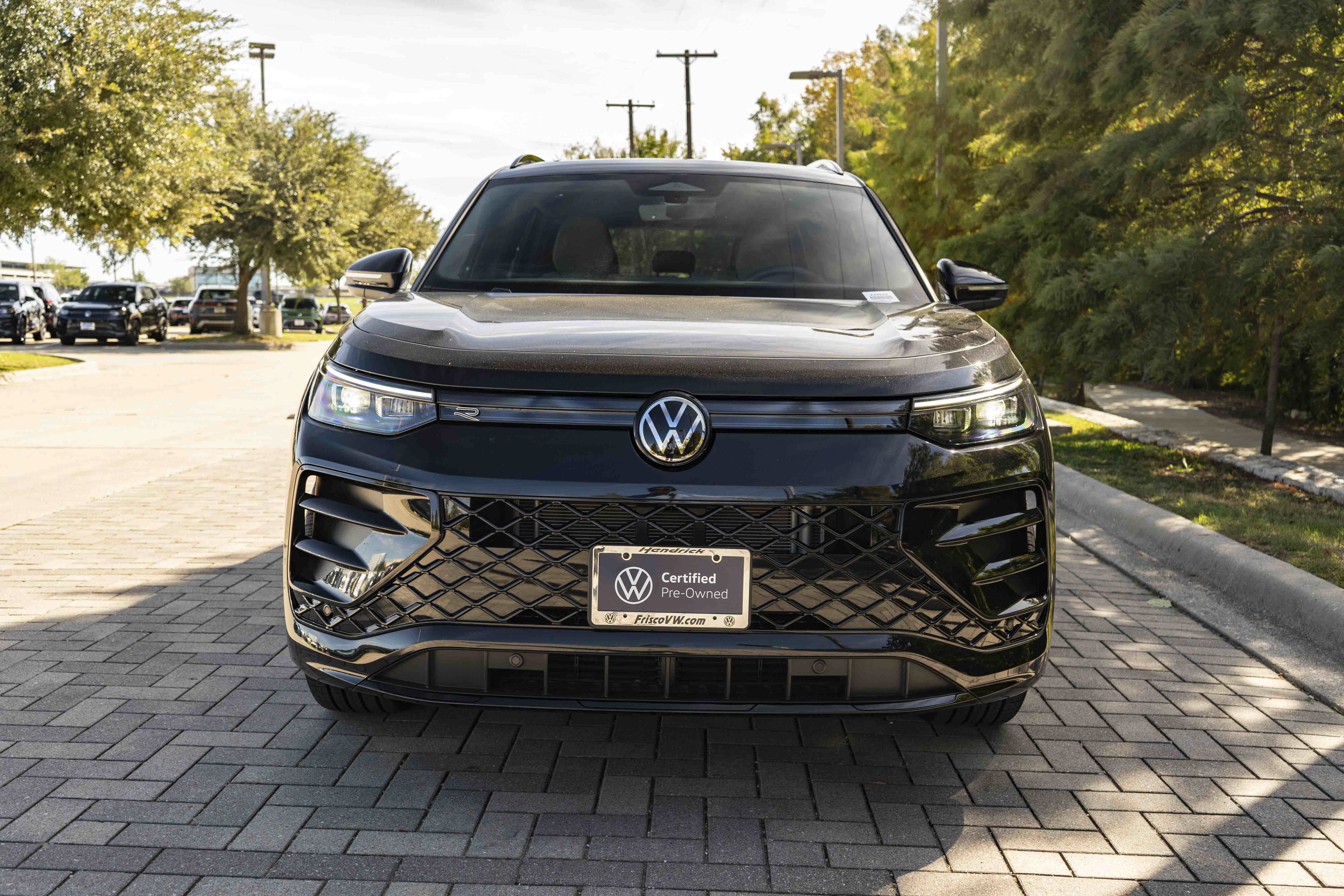 Certified 2026 Volkswagen Tiguan SE R-Line FWD image 3