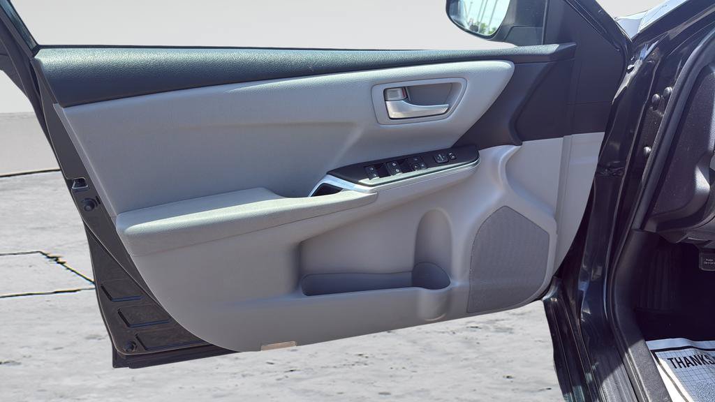 Used 2015 Toyota Camry SE FWD image 20