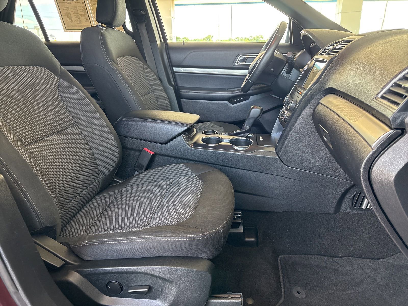 Used 2019 Ford Explorer XLT w/ Equipment Group 201A FWD image 18