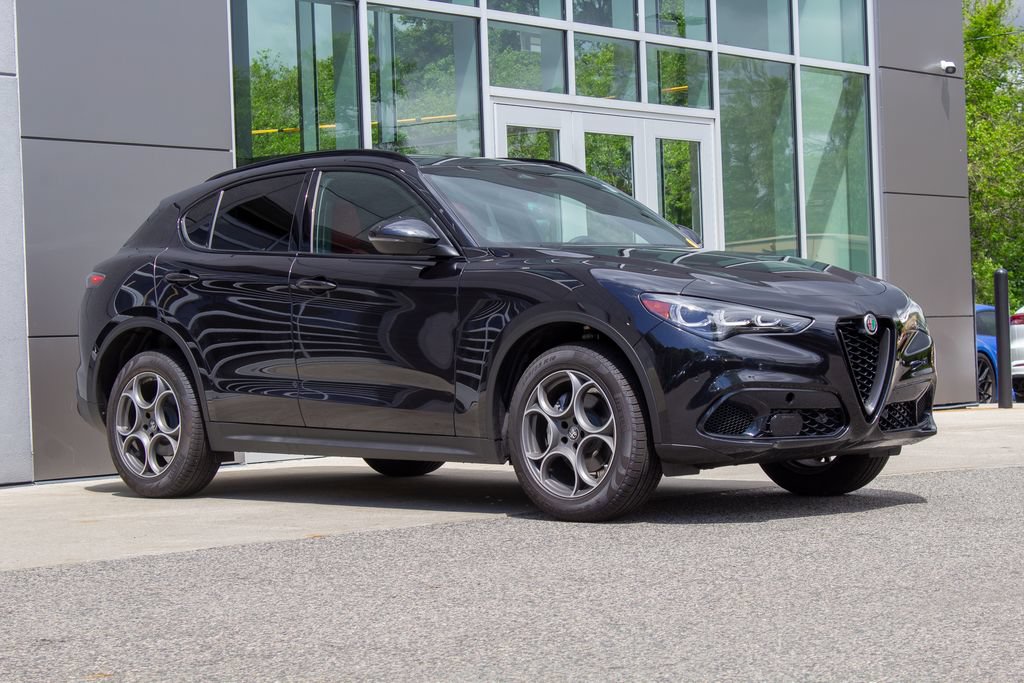 New 2025 Alfa Romeo Stelvio Sprint AWD/4WD image 3
