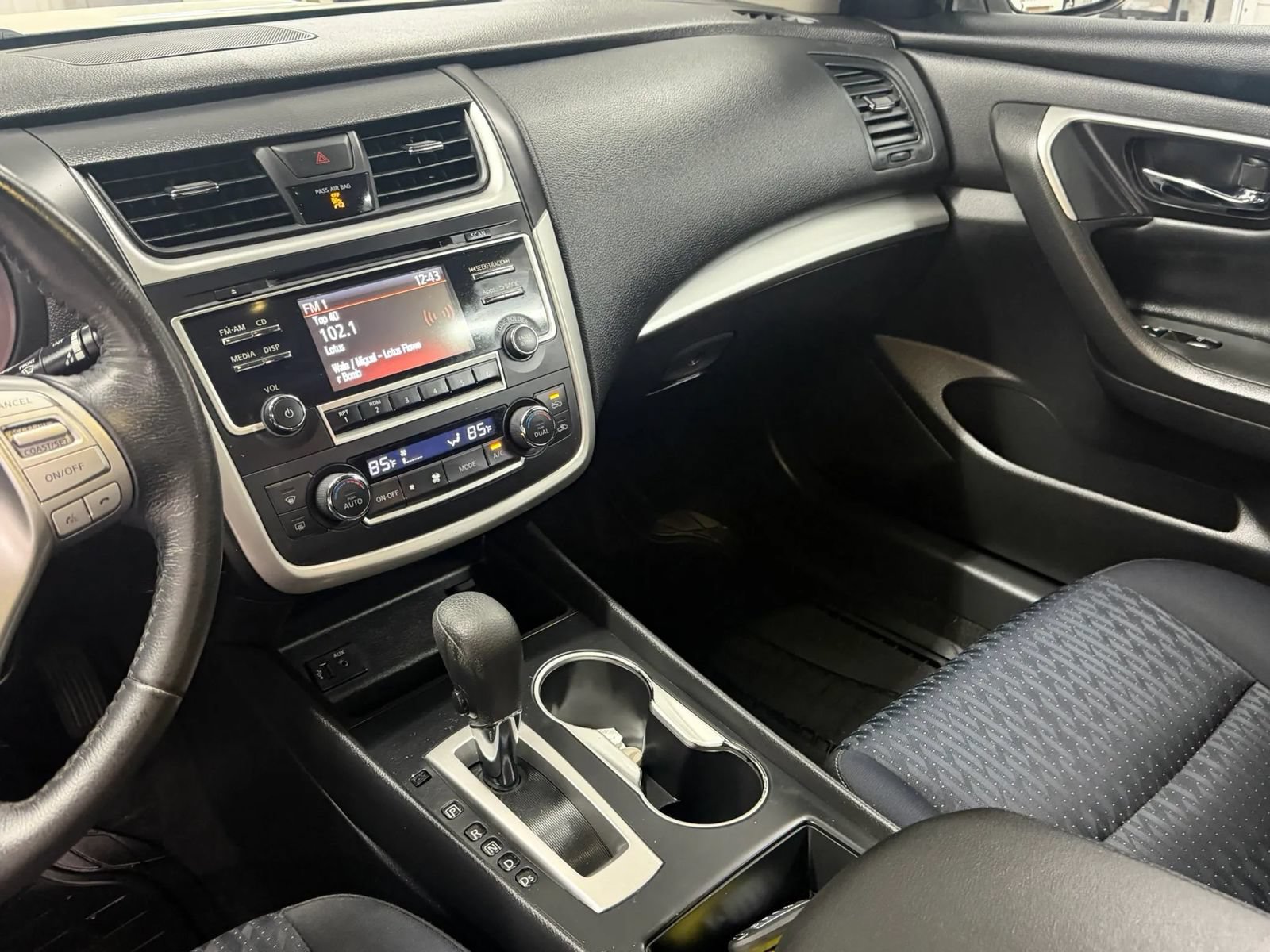 Used 2016 Nissan Altima 2.5 SV w/ Convenience Package FWD image 8