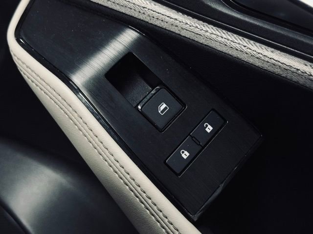 Used 2023 Nissan Rogue SV AWD/4WD image 14