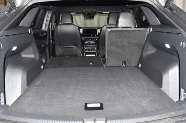 Used 2025 Volkswagen Atlas Cross Sport SE image 30