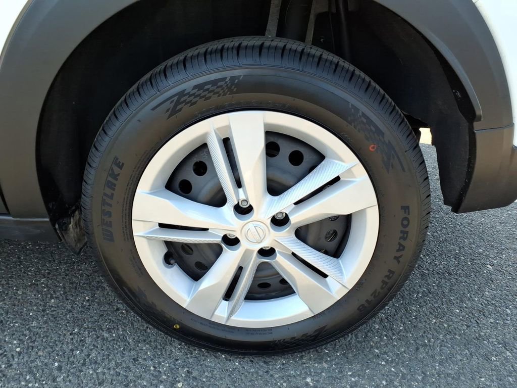 Used 2024 Nissan Kicks S image 17