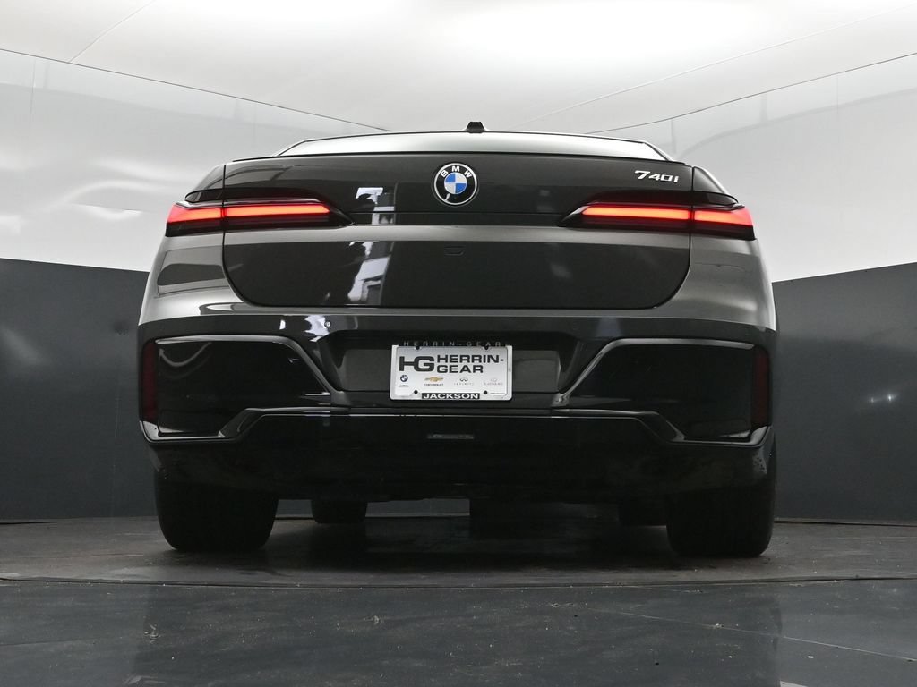 Certified 2026 BMW 740i w/ Executive Package RWD image 41