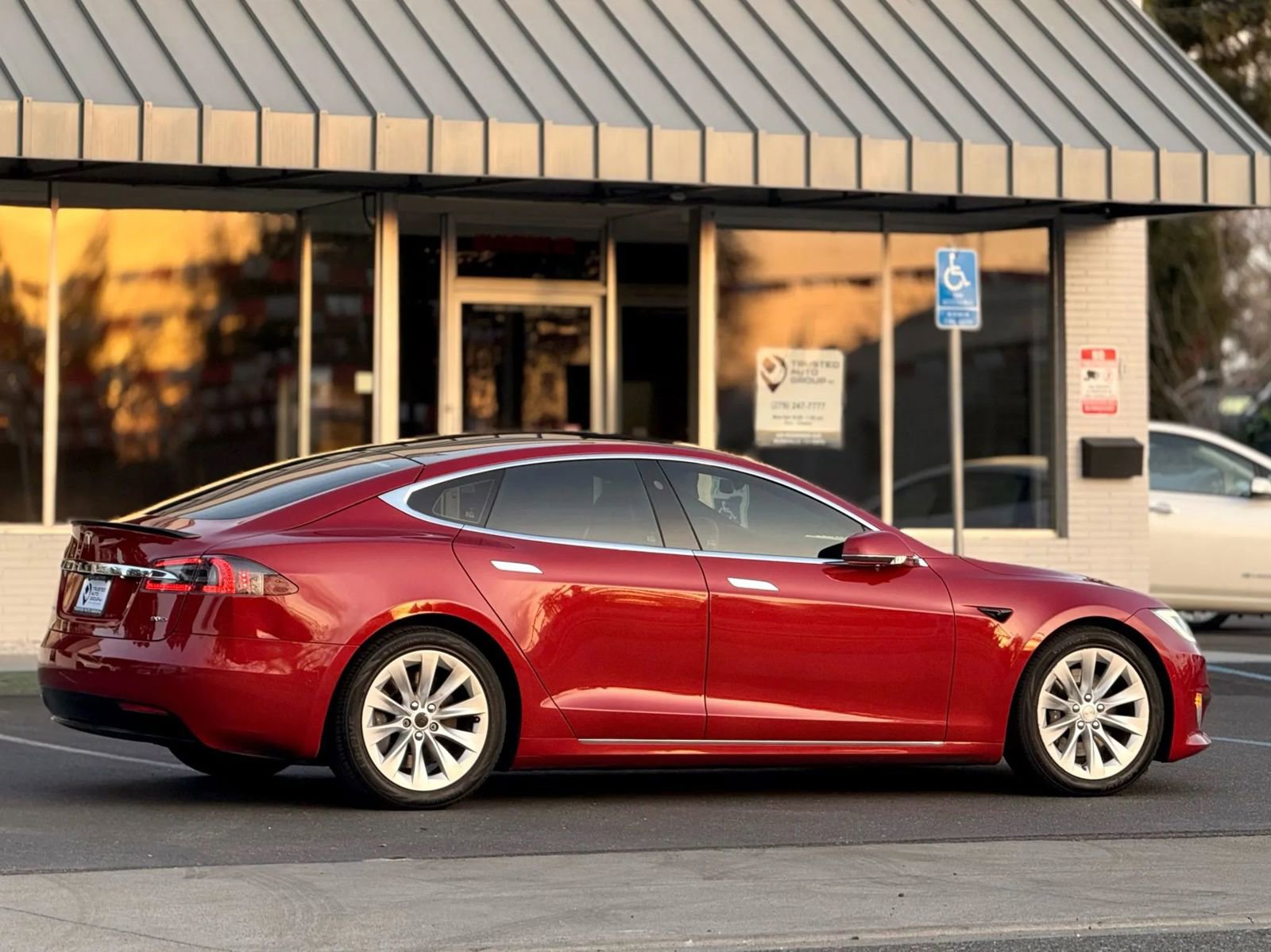 Used 2017 Tesla Model S 90D image 8