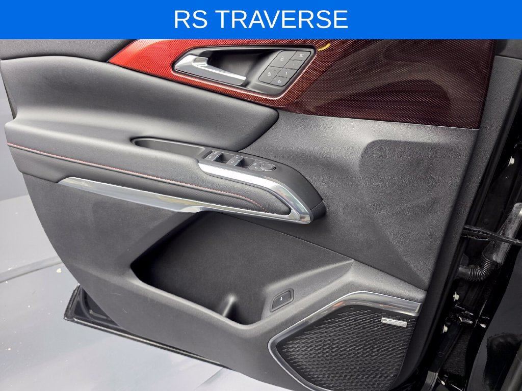 Used 2024 Chevrolet Traverse RS FWD image 28
