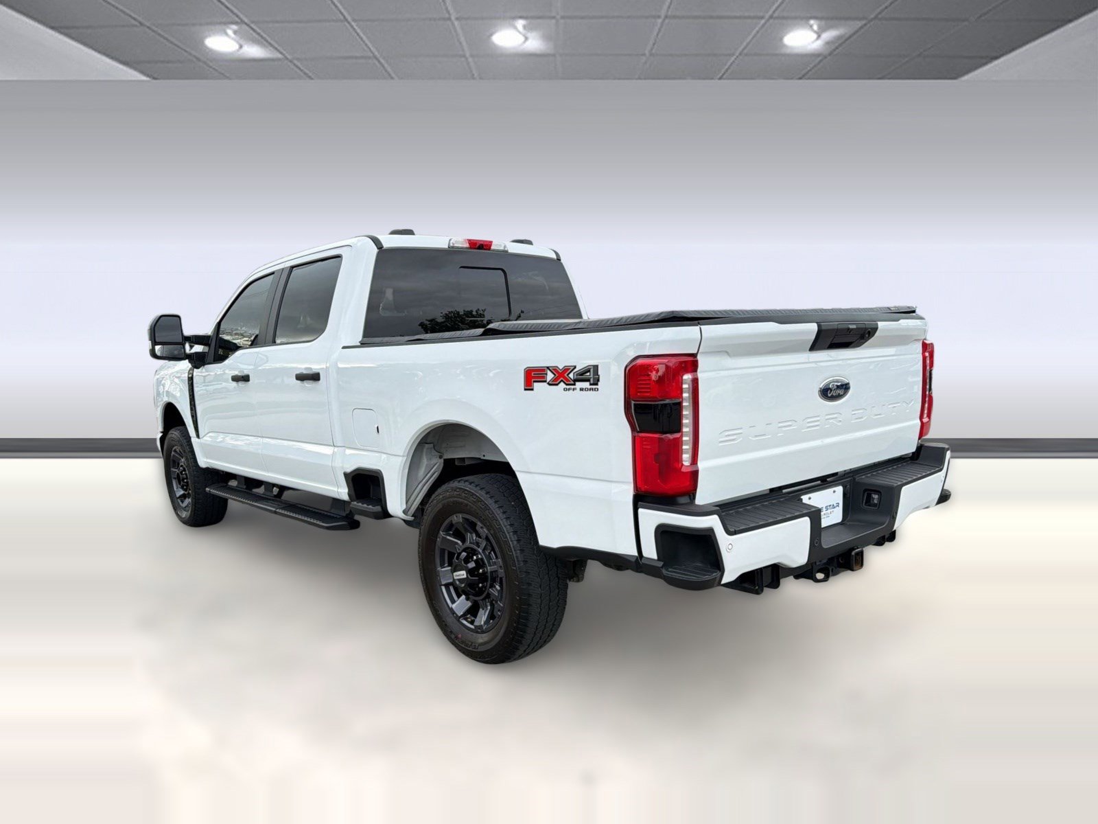 Used 2024 Ford F250 XL w/ STX Appearance Package AWD/4WD image 3