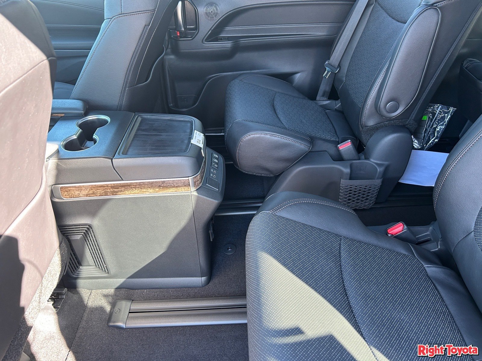 New 2026 Toyota Sienna Platinum AWD/4WD image 18