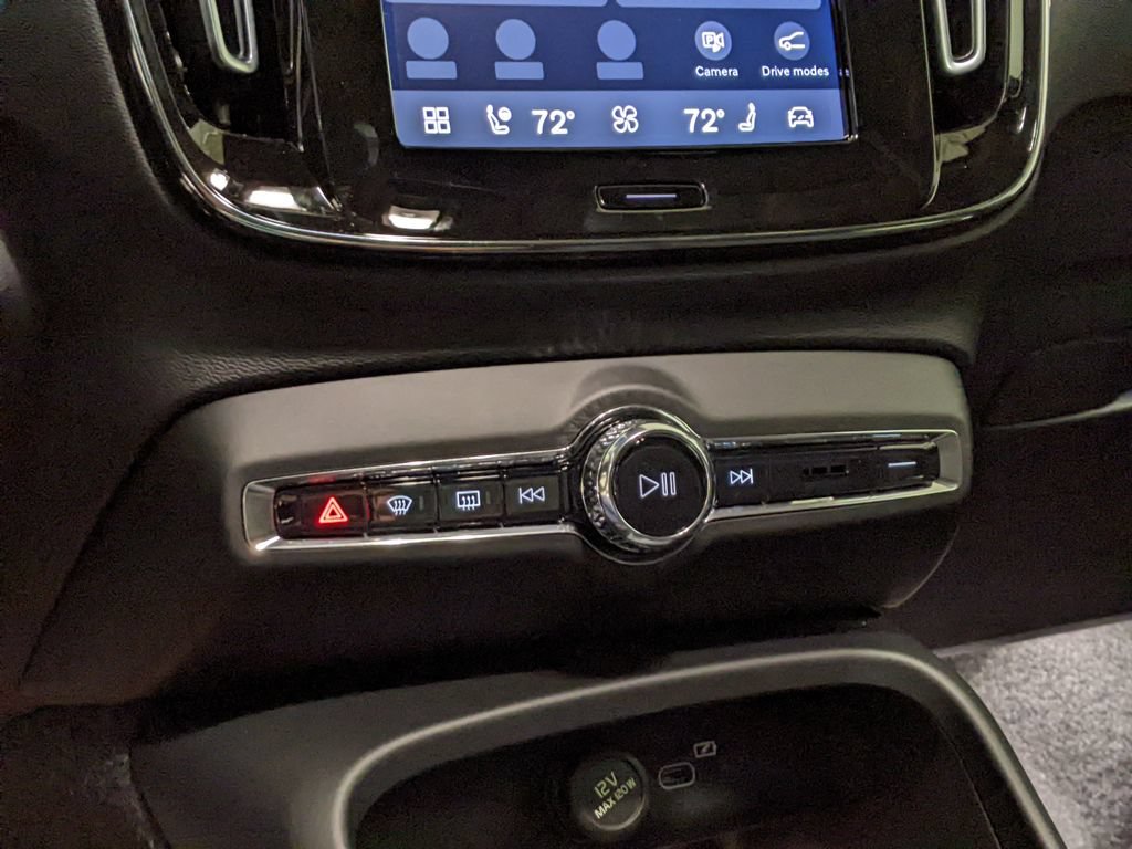 New 2026 Volvo XC40 B5 Core w/ Climate Package AWD/4WD image 17
