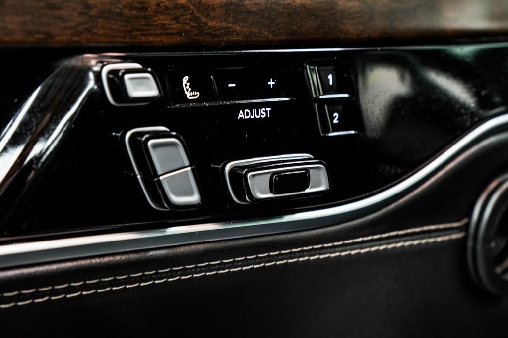 Used 2023 Jeep Grand Wagoneer Series II AWD/4WD image 51